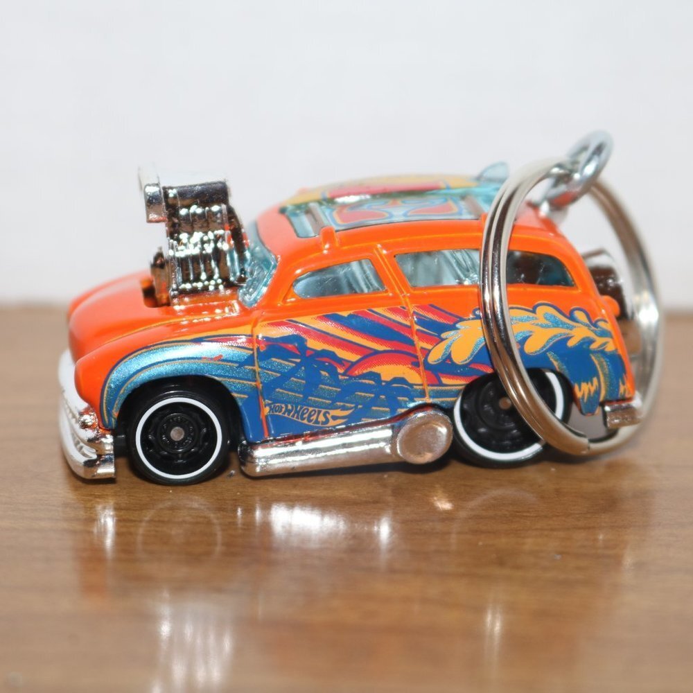 Hot Wheels surfer van CUSTOM keychain